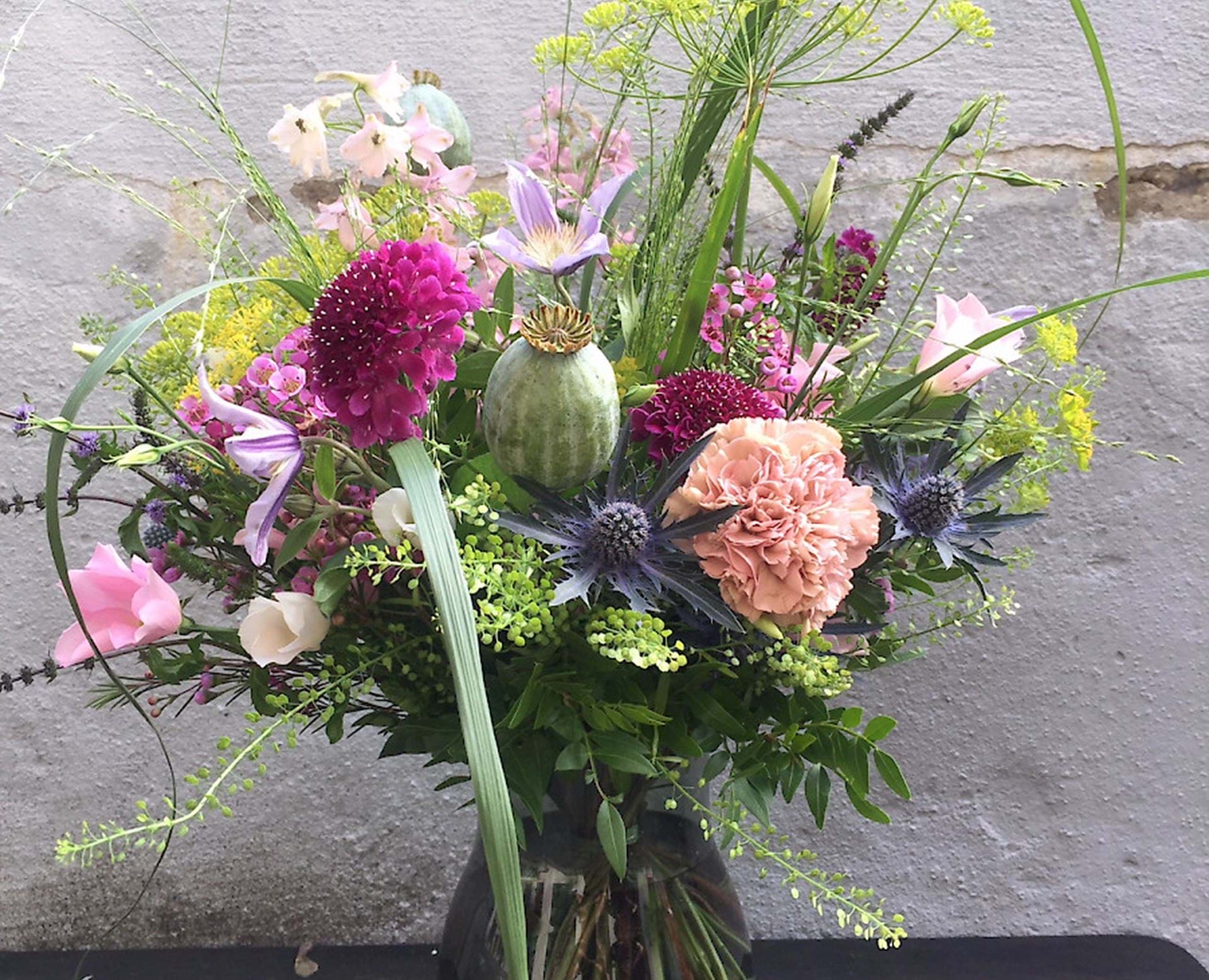 Billede af blomsterbuketter i forskellige størrelser.
